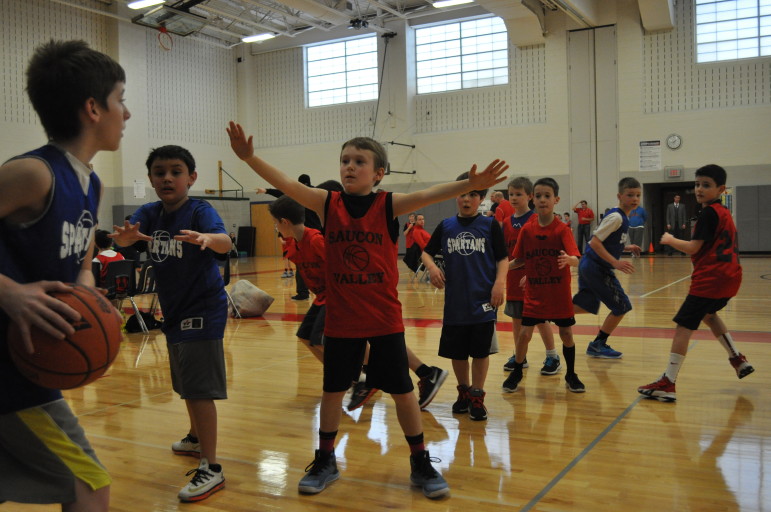 A Southern Lehigh 3-4 REC team inbounds against a Saucon team.