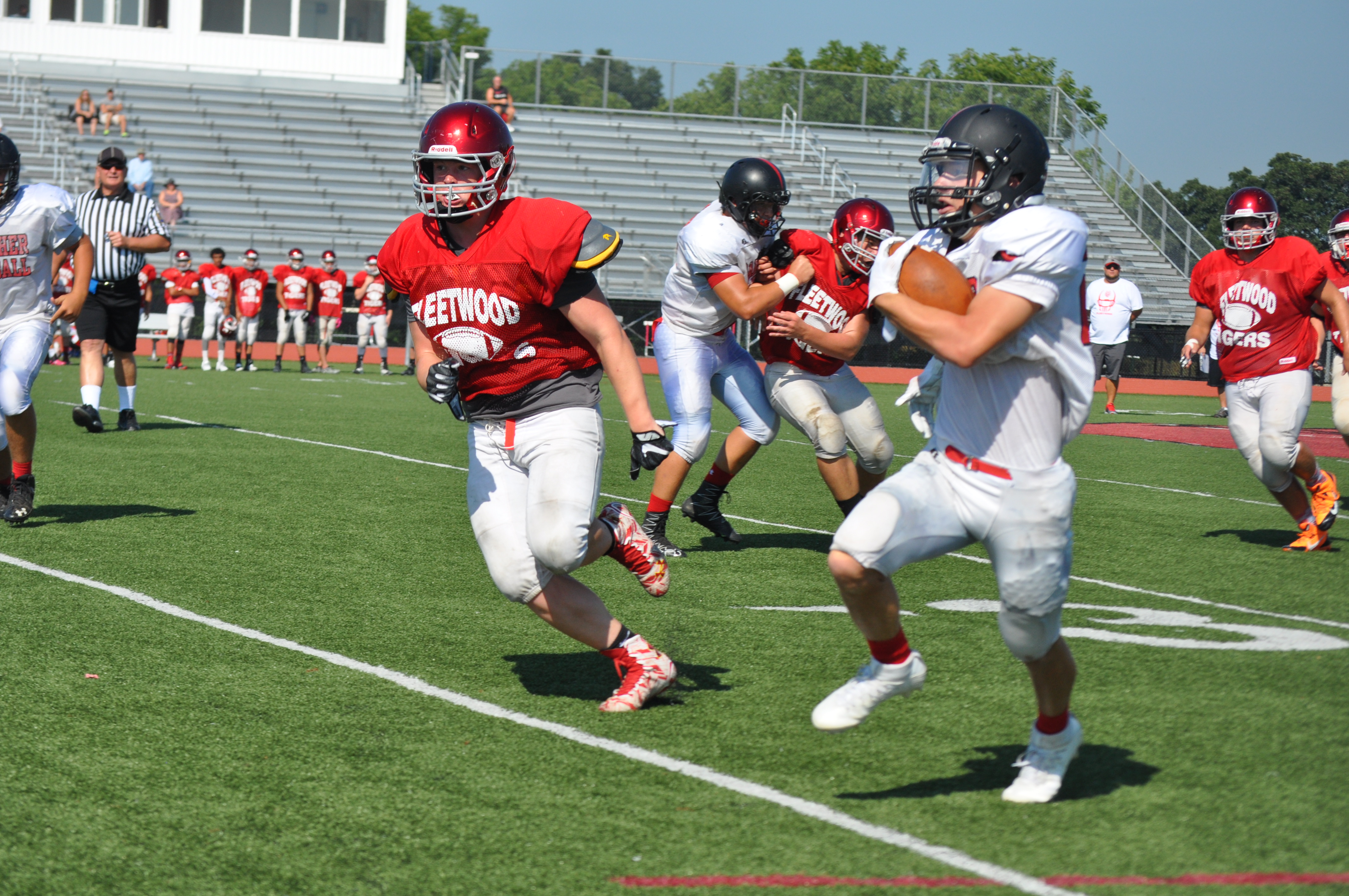 Saucon Valley Panther Zach Petiet breaks free in the Fleetwood scrimmage.