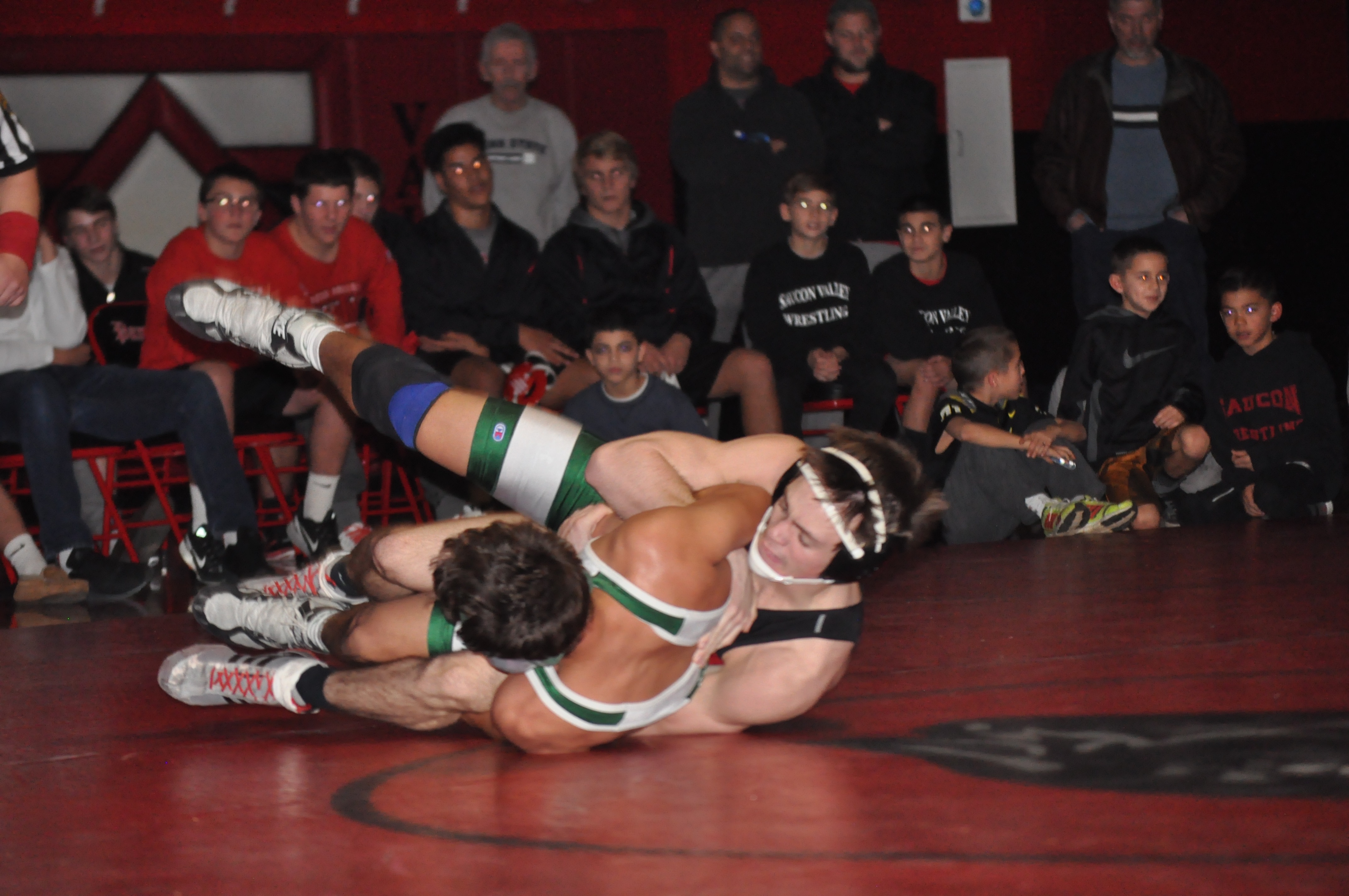 Jason Jones of Saucon Valley counting up the back points against his Pen Argyl foe.