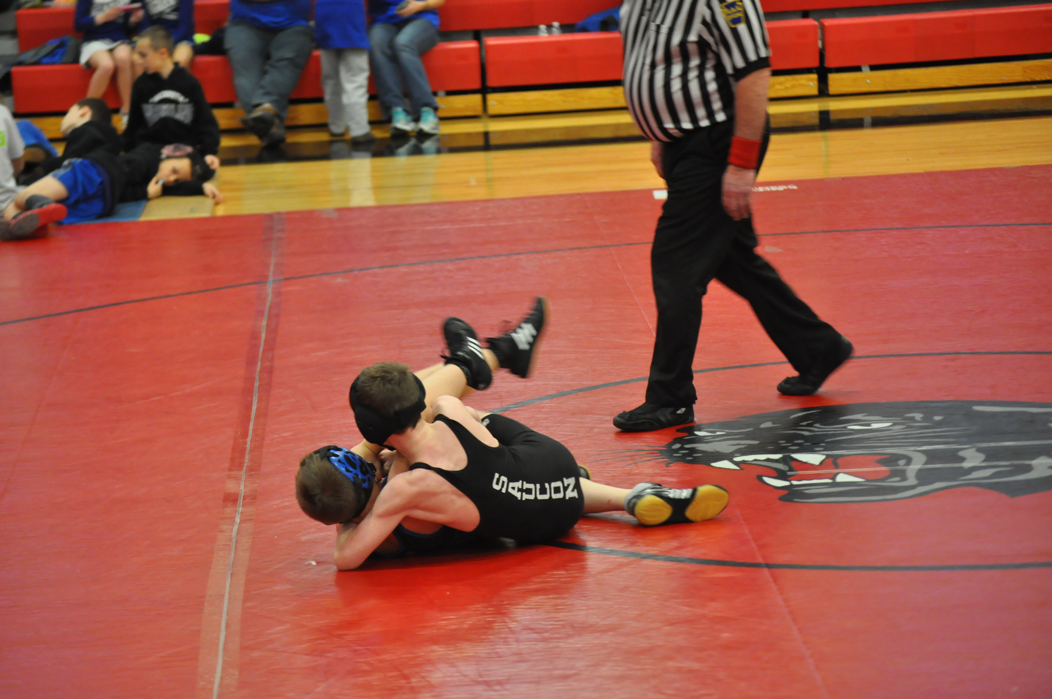 Saucon valley's david reith working a cradle for points against Nazareth.