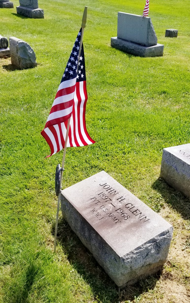 Flags Put on Veterans' Graves in Union Cemetery for ...