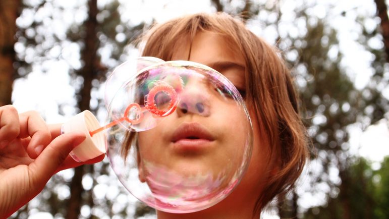 soap bubbles kids coronavirus home