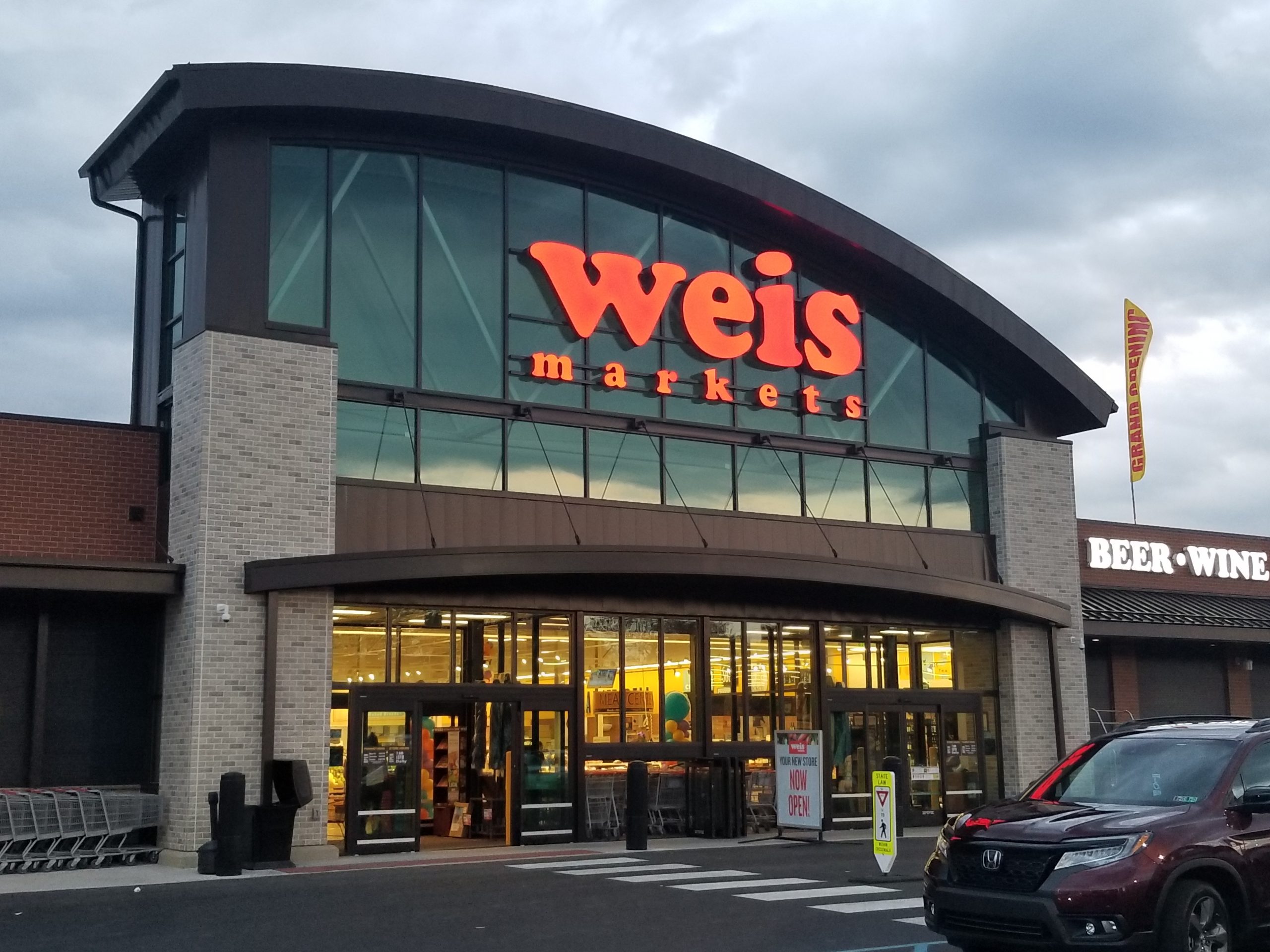 New Weis at Westgate: Bigger Store, Beer Cave, Gas (Photos) - Saucon Source