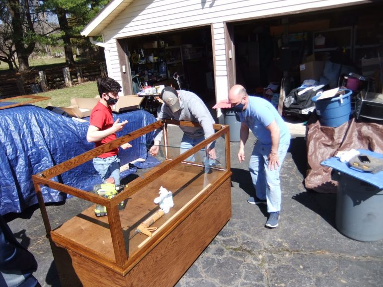 Eagle project display cabinet