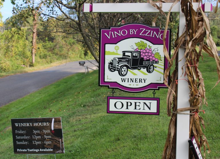 Vino by Zzino sign