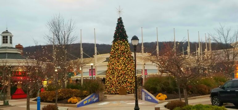 Promenade Shops Tree Lighting