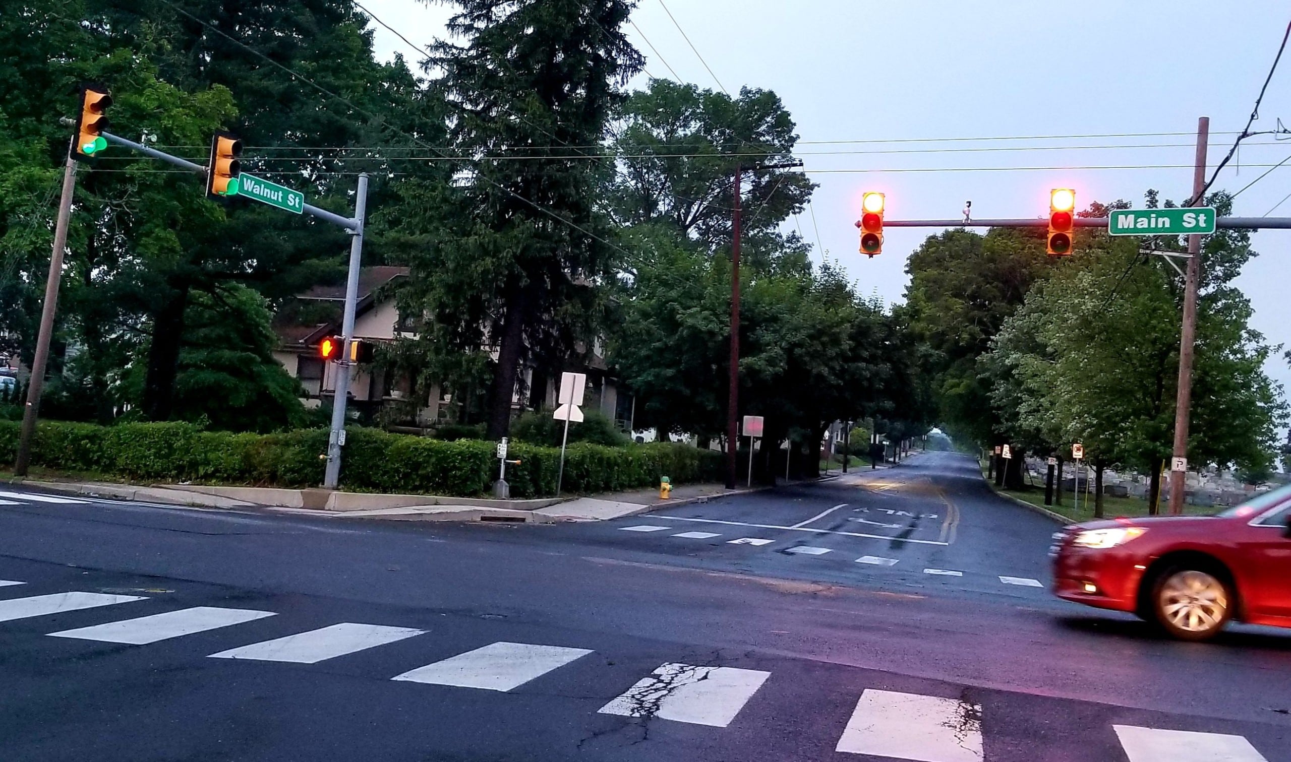 walnut and main left turn arrow