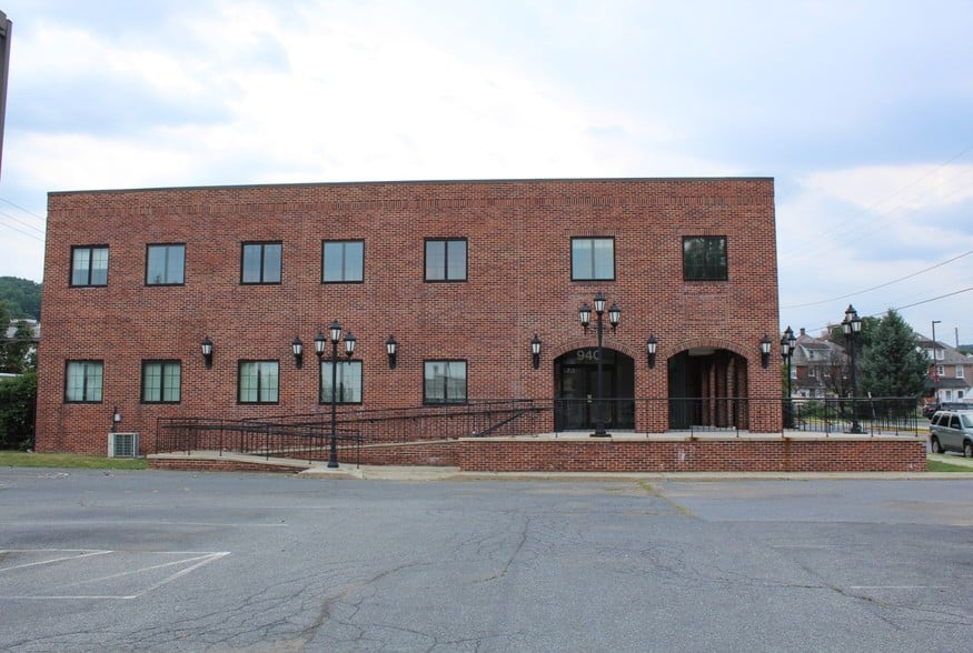 940 Cherokee Fountain Hill