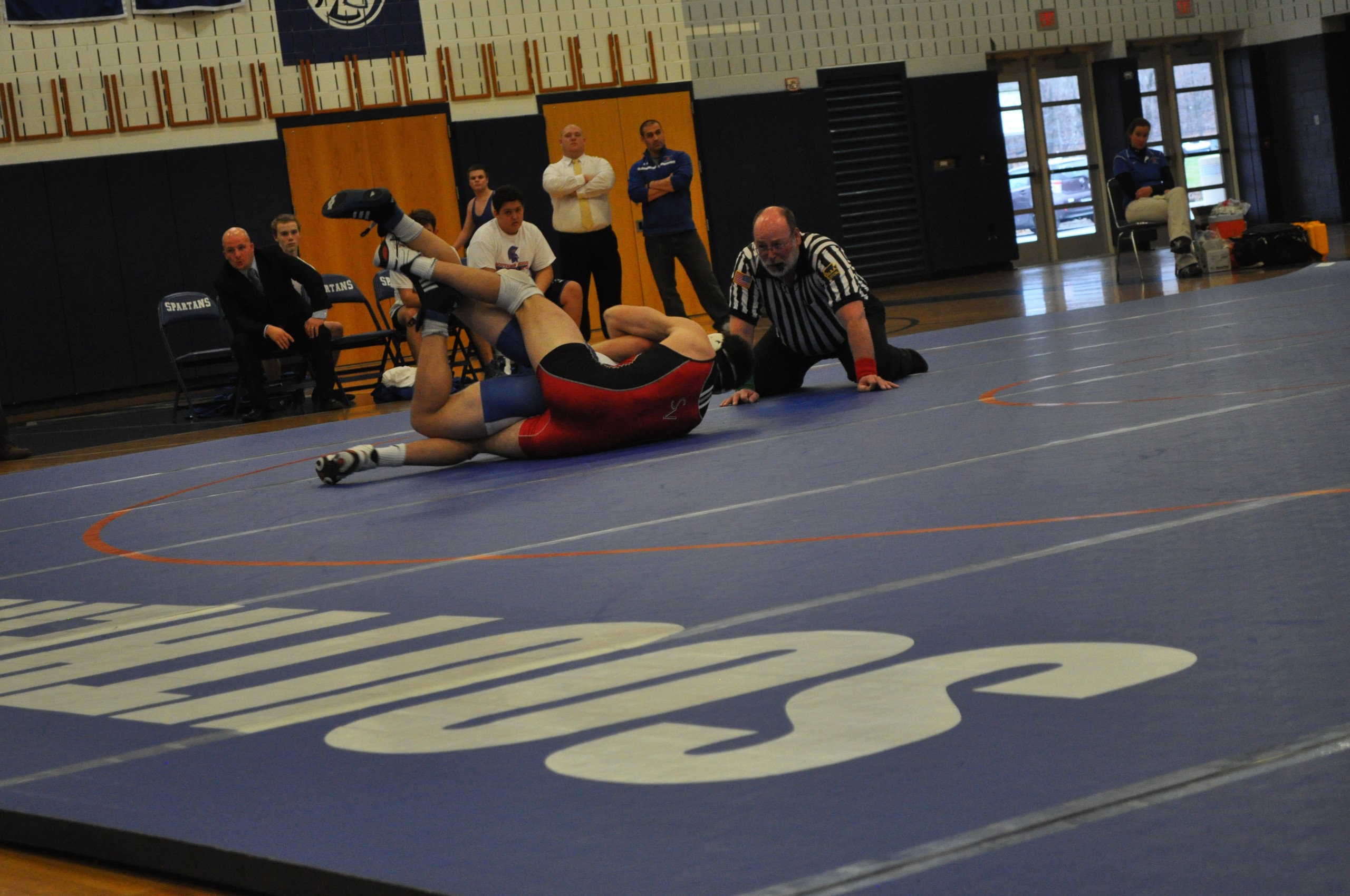 Dylan Yonney of Saucon Valley on the prowl for a 9-6 decision over Southern Lehigh's Anthony Colasurdo at 145.