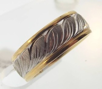 The wedding ring Santo Linton lost in Hellertown is described as a "two-tone, gold Artcarved swept away wedding band." It is similar to the one pictured.