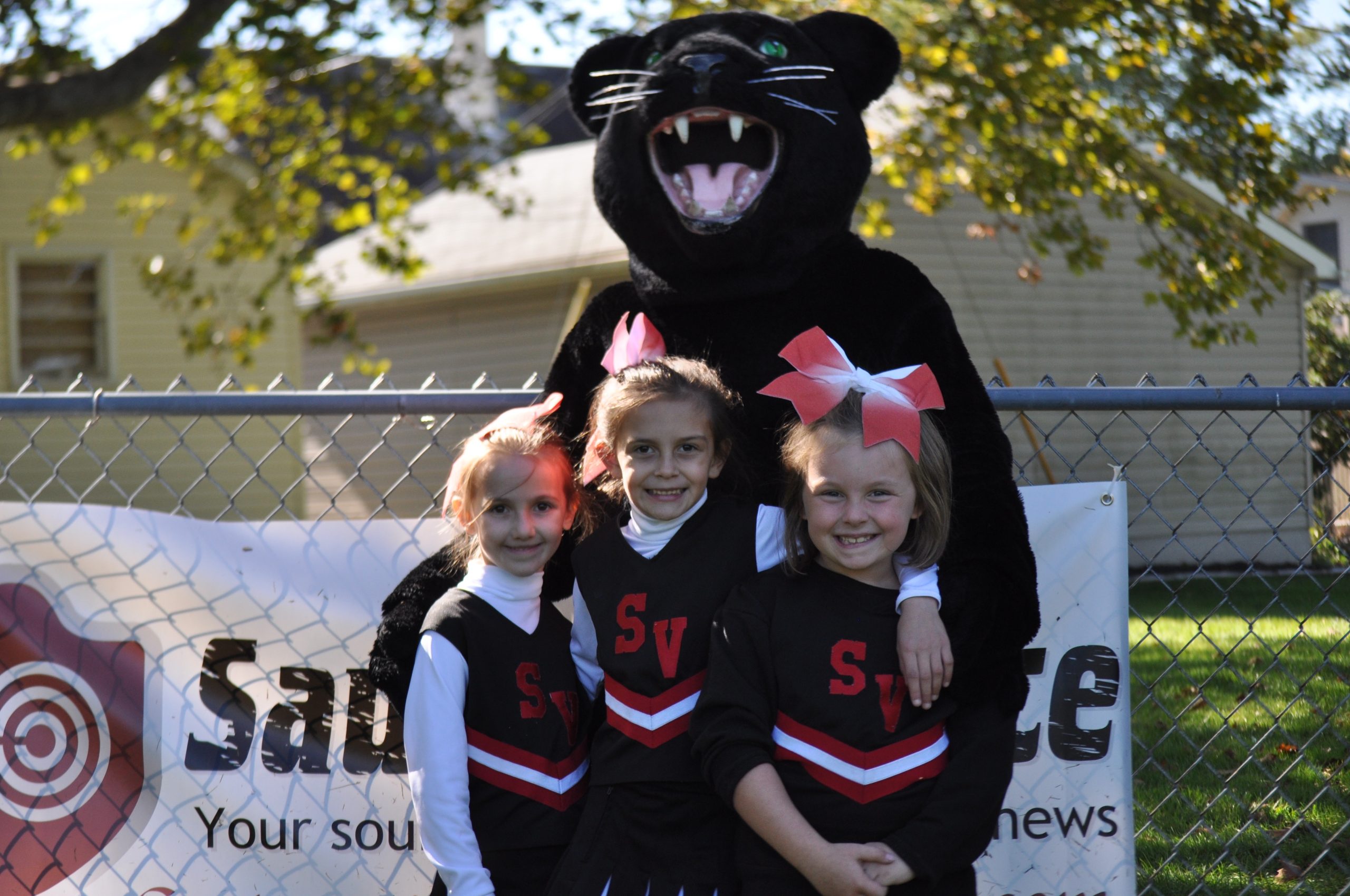 (l to r) Samantha Lanning, Peighton Trexler, Maddison Huhn and Panther